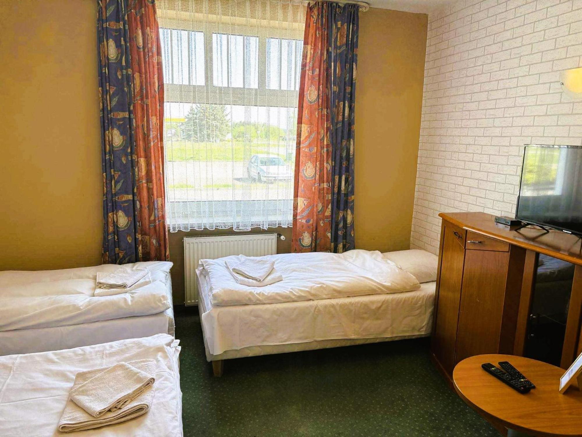 Motel Petro Torzym Exterior photo
